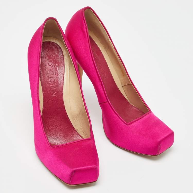 Pre Owned Alexander McQueen Magenta Satin Square Toe Platform Pumps Size 38.5