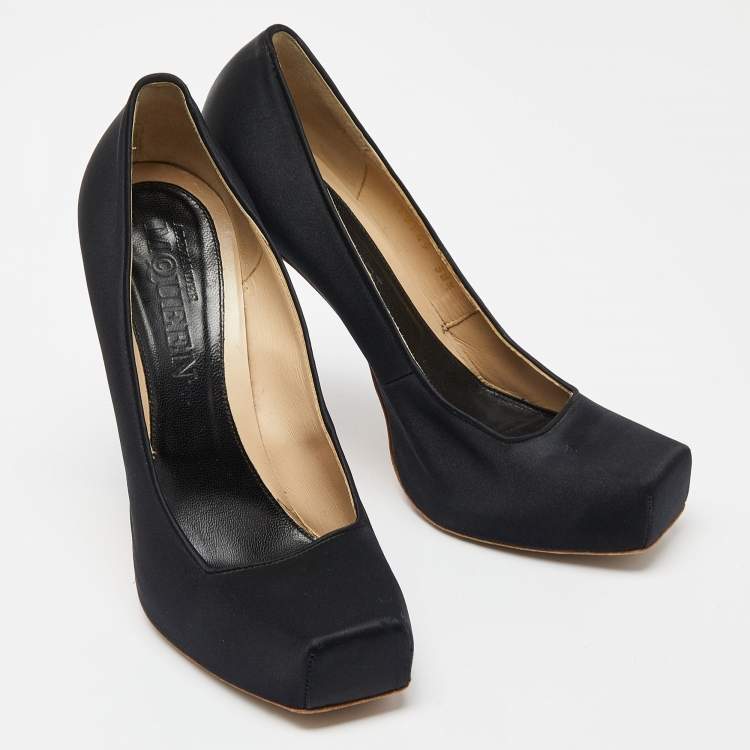 Pre Owned Alexander McQueen Black Satin Square Toe Platform Pumps Size 38.5