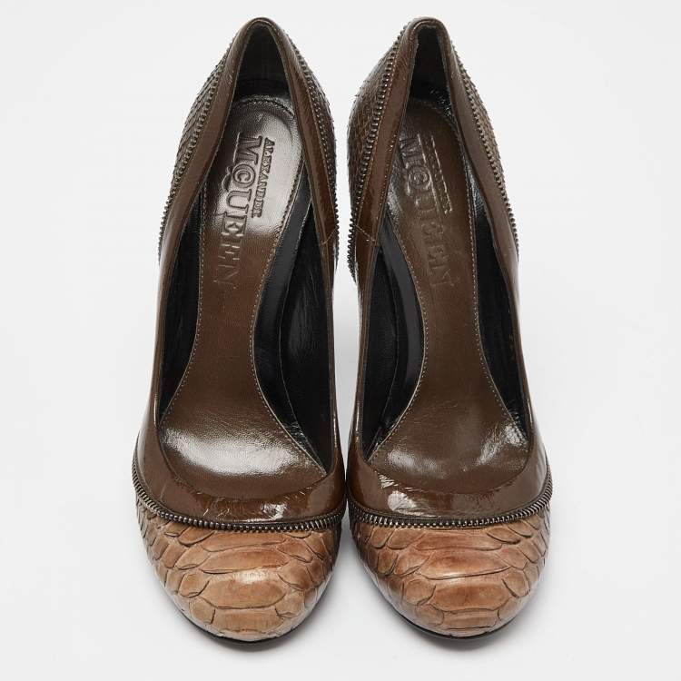 Pre Owned Alexander McQueen Brown/Green Python and Patent Leather Round Toe Pumps Size 38.5