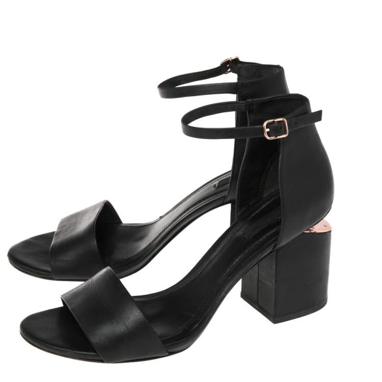 مملوكة مسبقًا Alexander Wang Black Leather Block Heel Abby Sandals Size 40.5