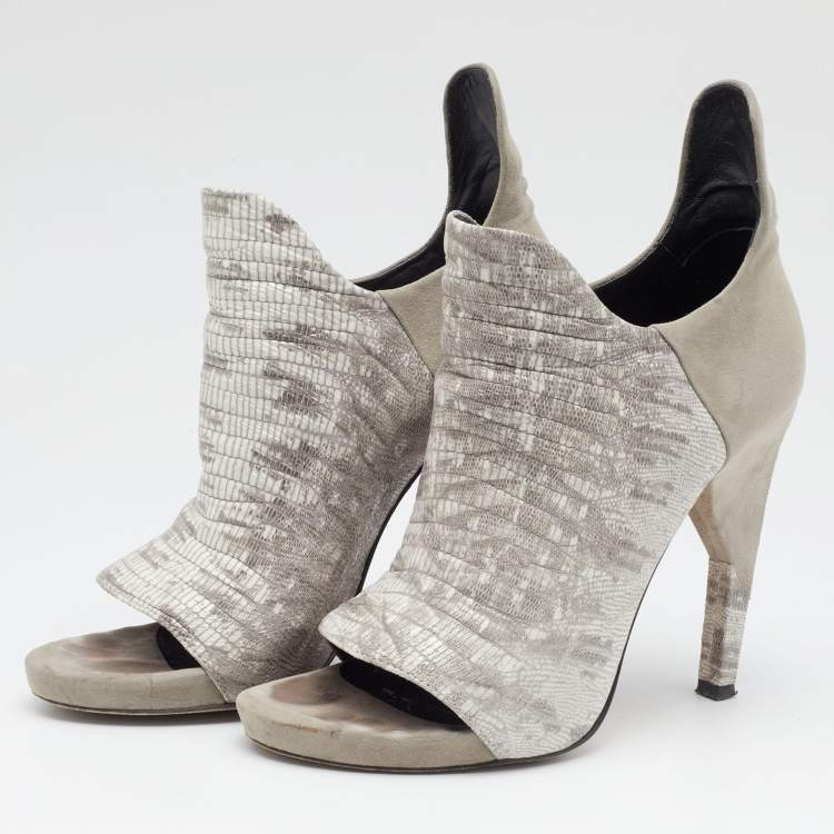 https://cdn.theluxurycloset.com/uploads/opt/products/750x750/luxury-women-alexander-wang-used-shoes-p832217-001.jpg