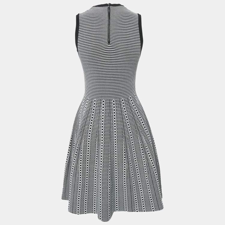 Pre Owned Alice + Olivia Black/White Patterned Stretch Knit Flared Mini Dress S