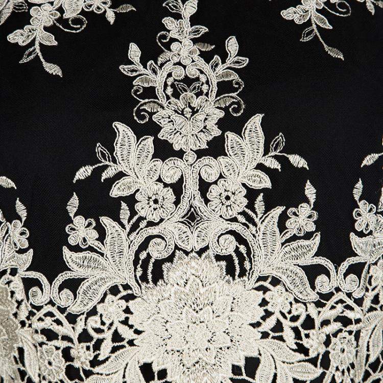 Pre Owned Alice + Olivia Black Floral Embroidered Mesh Tru Crop Top M