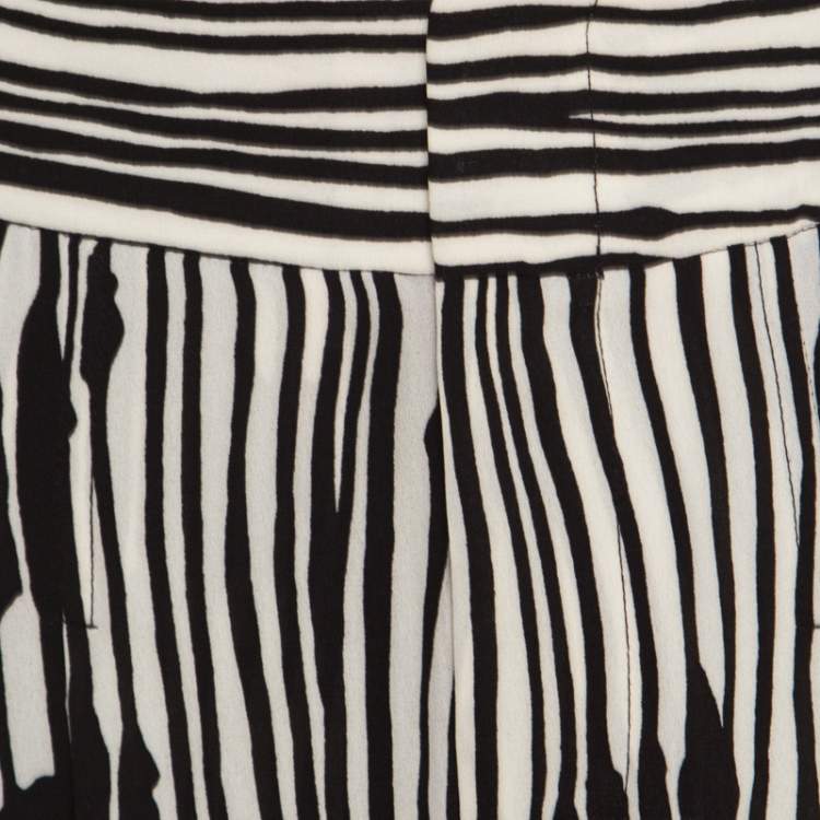 Pre Owned Alice + Olivia Monochrome Stripe Printed Crepe Pleated Shorts S