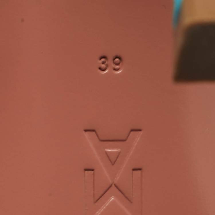 Pre Owned Amina Muaddi Camelia Size 39 Blue Leather Slingback Pumps