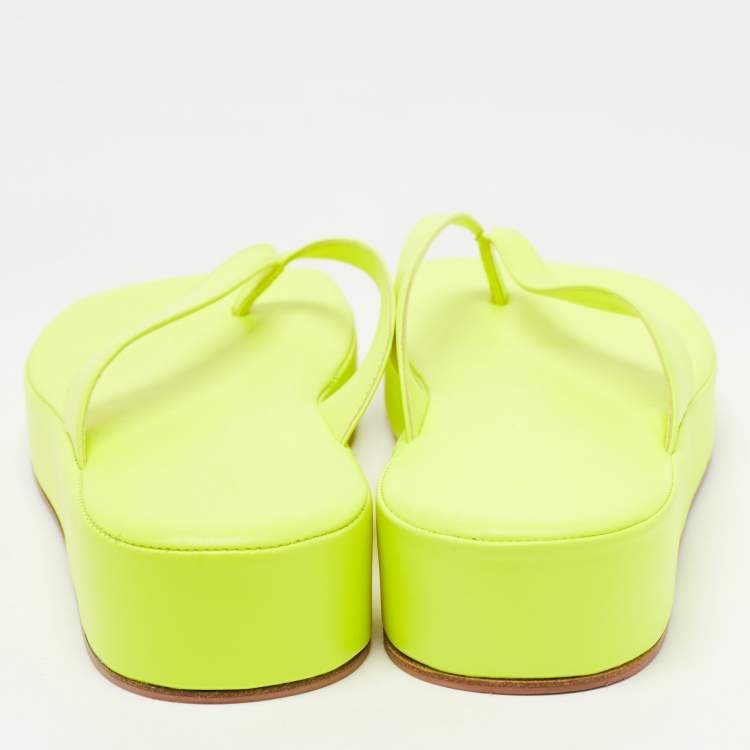 مملوكة مسبقًا Amina Muaddi Neon Yellow Leather Johana Platform Slides Size 38