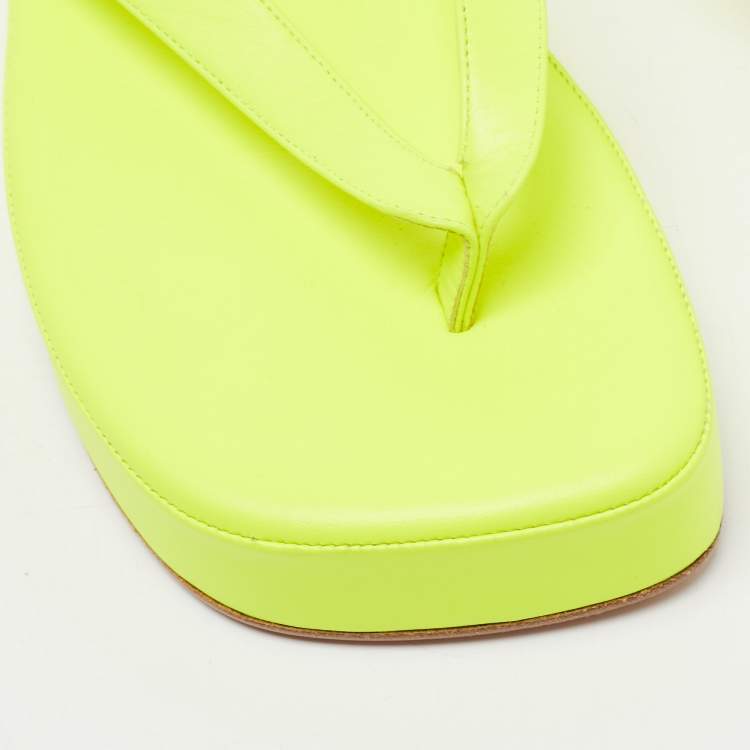 مملوكة مسبقًا Amina Muaddi Neon Yellow Leather Johana Platform Slides Size 38