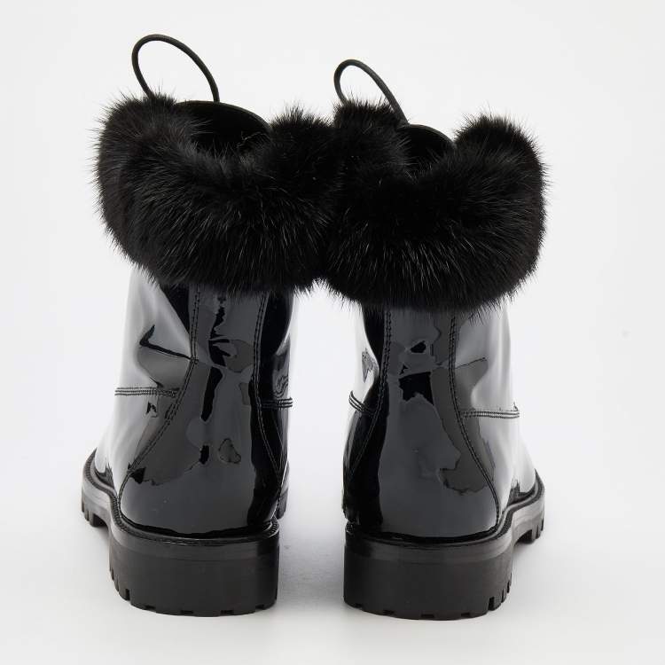 مملوكة مسبقًا Aquazzura Black Patent Leather and Fur Heilbrunner Ankle Boots Size 38