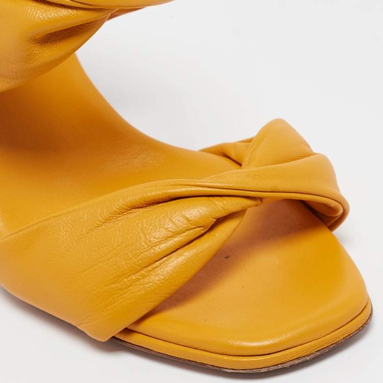 مملوكة مسبقًا Aquazzura Yellow Leather Twist Slide Sandals Size 40
