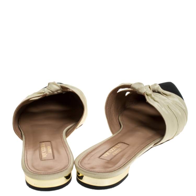 Pre Owned Aquazzura Cream/Black Canvas And Grosgrain Mondaine Flat Mules Size 39