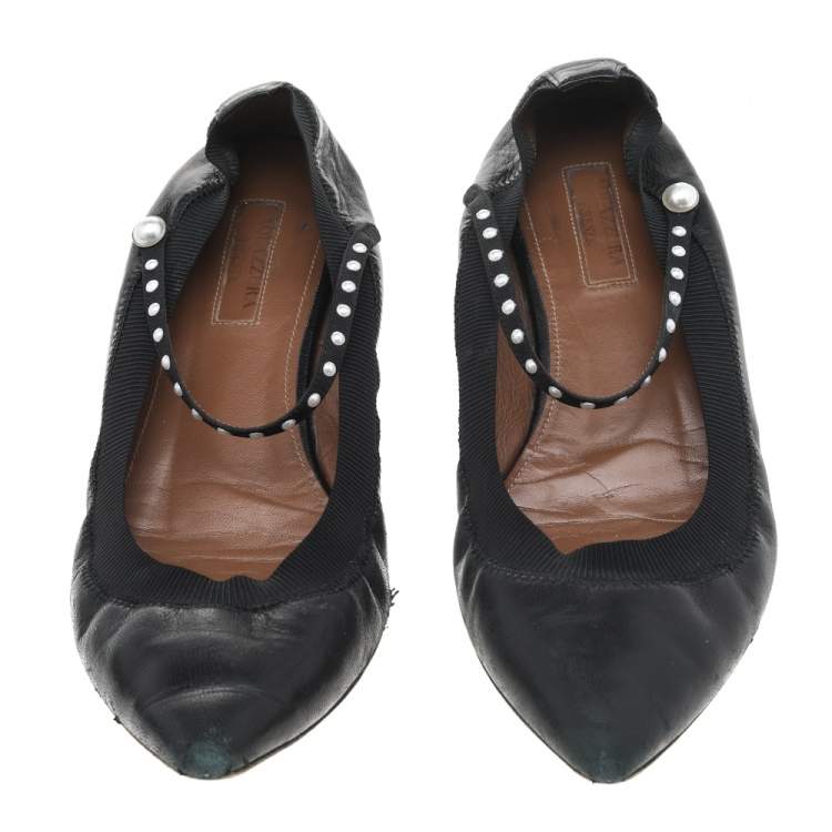 مملوكة مسبقًا Aquazzura Black Leather Pearl Embellished Ballet Flats Size 38.5