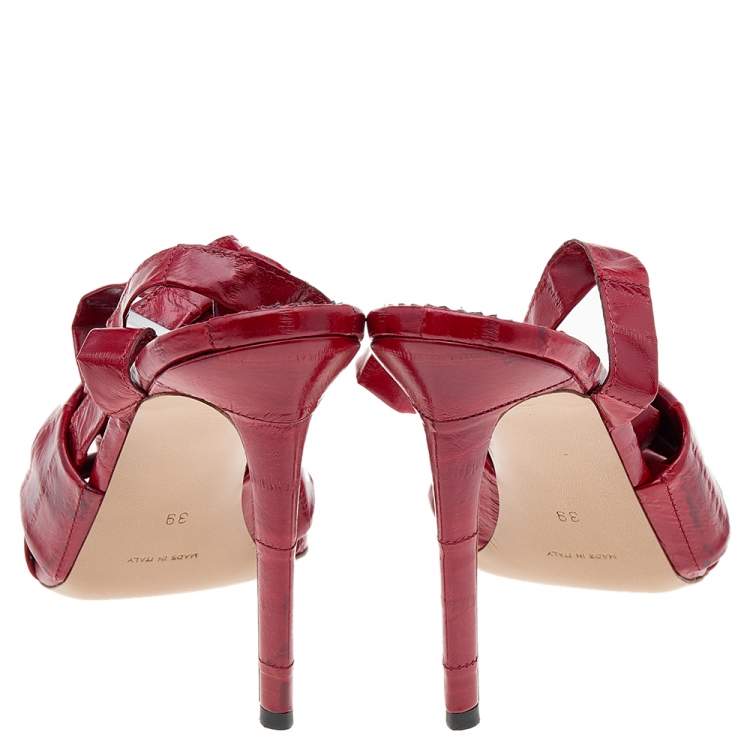 مملوكة مسبقًا Altuzarra Red Eel Leather 'Zuni' Knotted Sandals Size 39