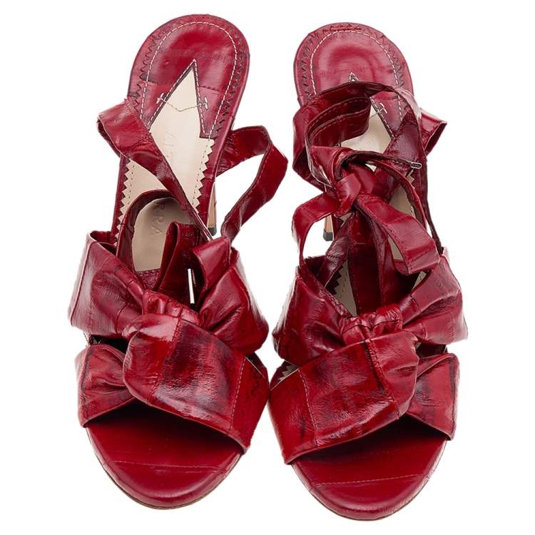 مملوكة مسبقًا Altuzarra Red Eel Leather 'Zuni' Knotted Sandals Size 39