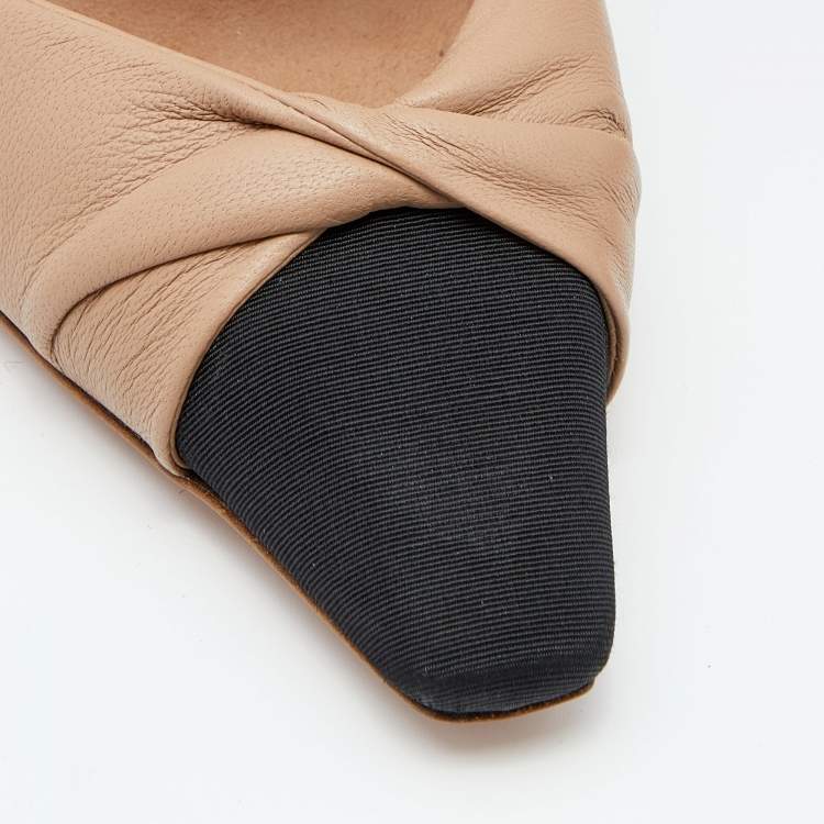 مملوكة مسبقًا Aquazzura Beige/Black Leather and Fabric Twist Cap Toe Mules Size 36.5