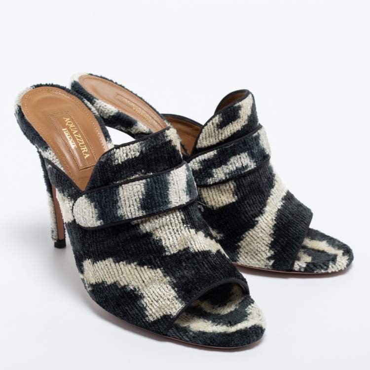 مملوكة مسبقًا Aquazzura White and Black Corduroy Slide Sandals Size 40