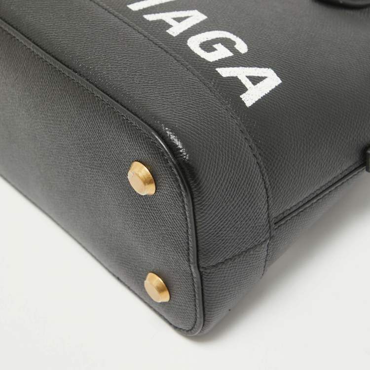 مملوكة مسبقًا Balenciaga Black Leather Small Ville Bag