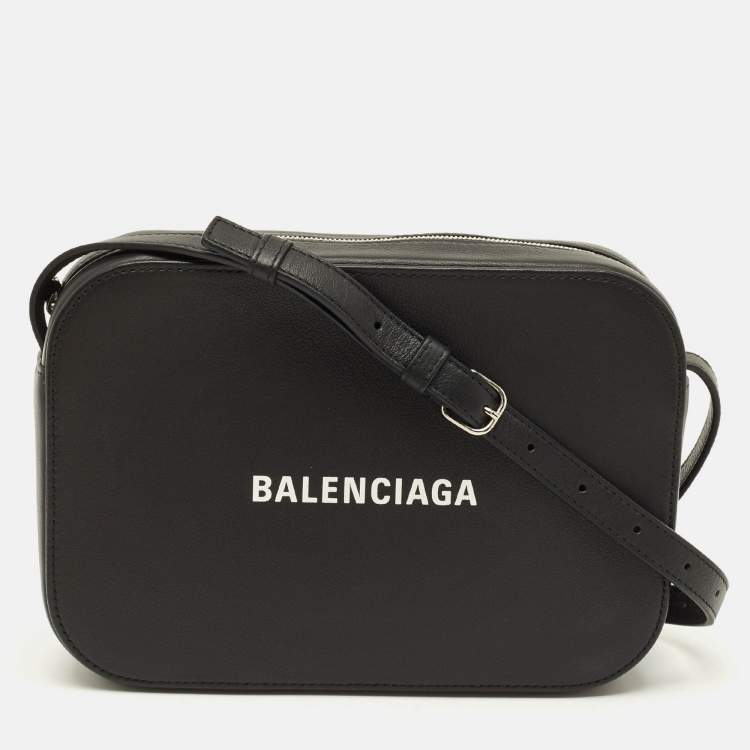 Pre Owned Balenciaga Everyday Small Black Leather Camera Shoulder Bag