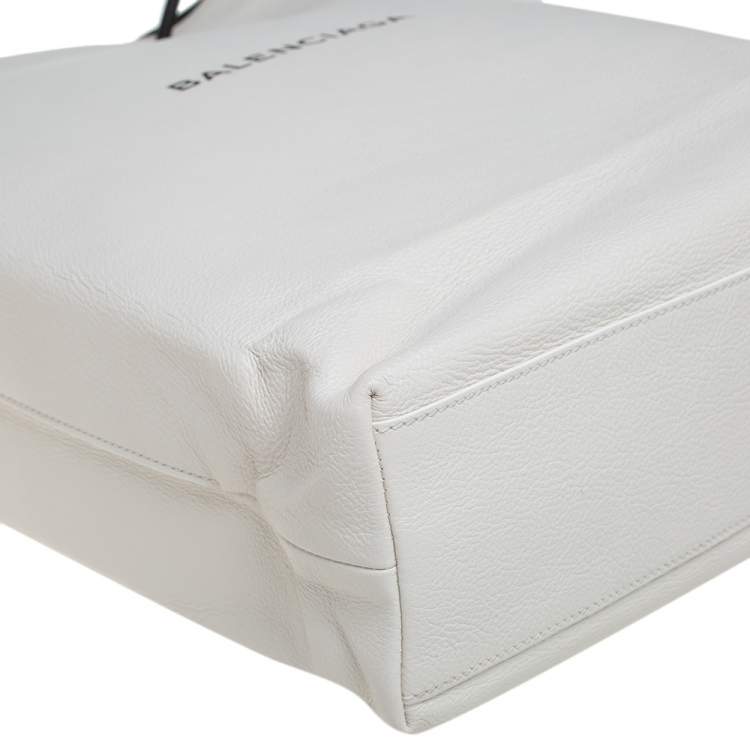 مملوكة مسبقًا Balenciaga White Leather Medium Logo Print North South Shopper Tote