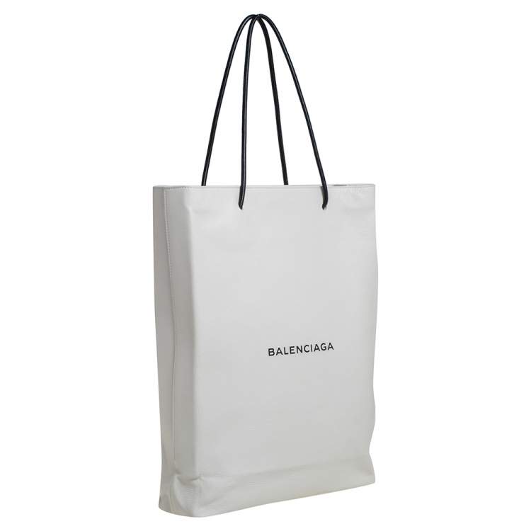 مملوكة مسبقًا Balenciaga White Leather Medium Logo Print North South Shopper Tote
