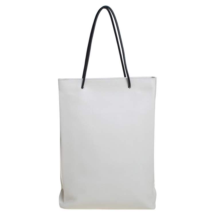 مملوكة مسبقًا Balenciaga White Leather Medium Logo Print North South Shopper Tote