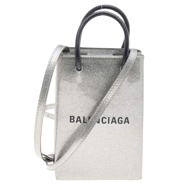 Túi Balenciaga giá 900 USD nhưng chỉ dùng để đựng nước  Mặc đẹp