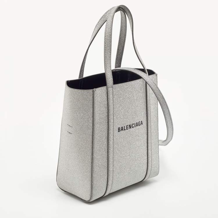 مملوكة مسبقًا Balenciaga Silver Glitter Leather XXS Everyday Tote