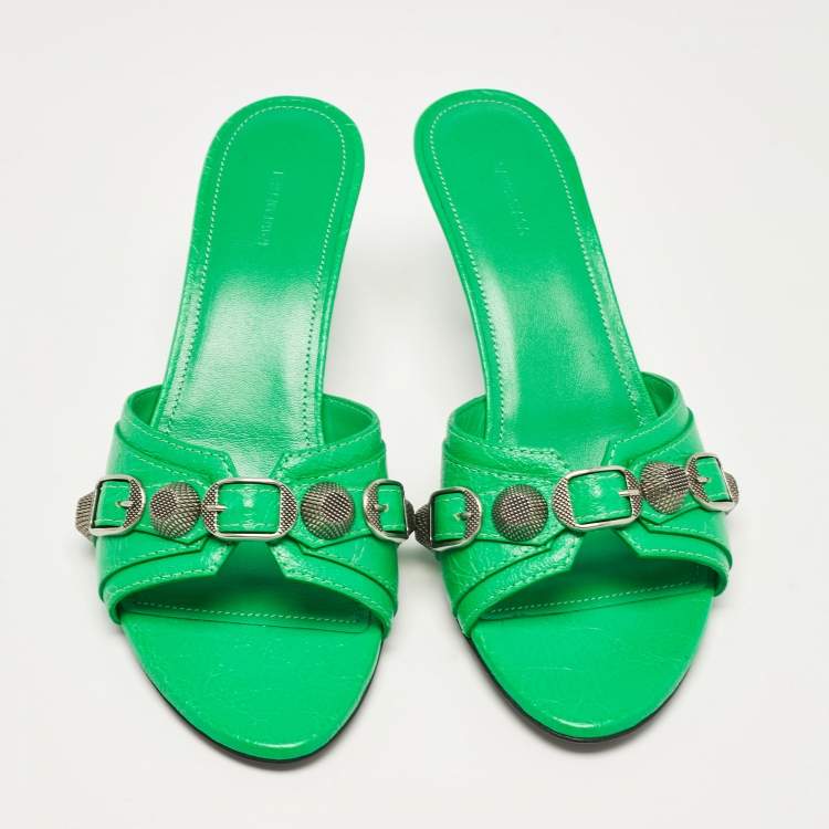 مملوكة مسبقًا Balenciaga Green Leather Le Cagole Studded Slide Sandals Size 36