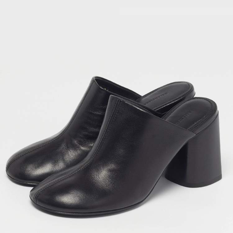 Pre Owned صندل بالنسياغا كعب روكى قفاز جلد أسود مقاس 38.5