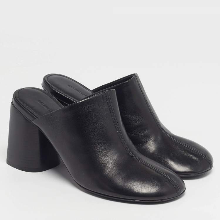 Pre Owned صندل بالنسياغا كعب روكى قفاز جلد أسود مقاس 38.5