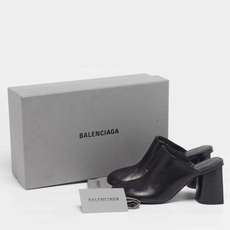 Pre Owned صندل بالنسياغا كعب روكى قفاز جلد أسود مقاس 38.5