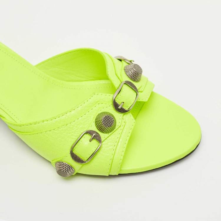 مملوكة مسبقًا Balenciaga Neon Yellow Leather Cagole Slide Sandals Size 41