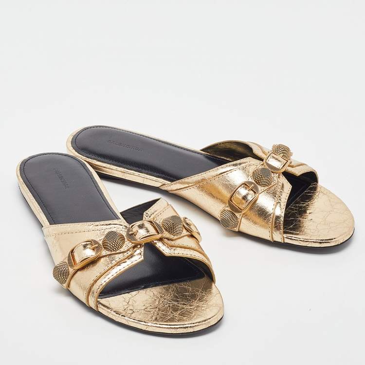 مملوكة مسبقًا Balenciaga Gold Leather Studded Cagole Flat Slides Size 38
