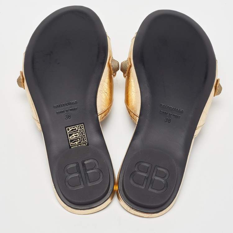 مملوكة مسبقًا Balenciaga Gold Leather Studded Cagole Flat Slides Size 38