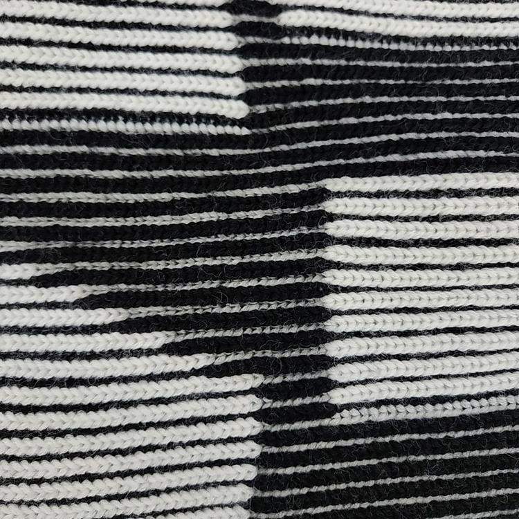 Pre Owned Balenciaga Black/White Wool Muffler