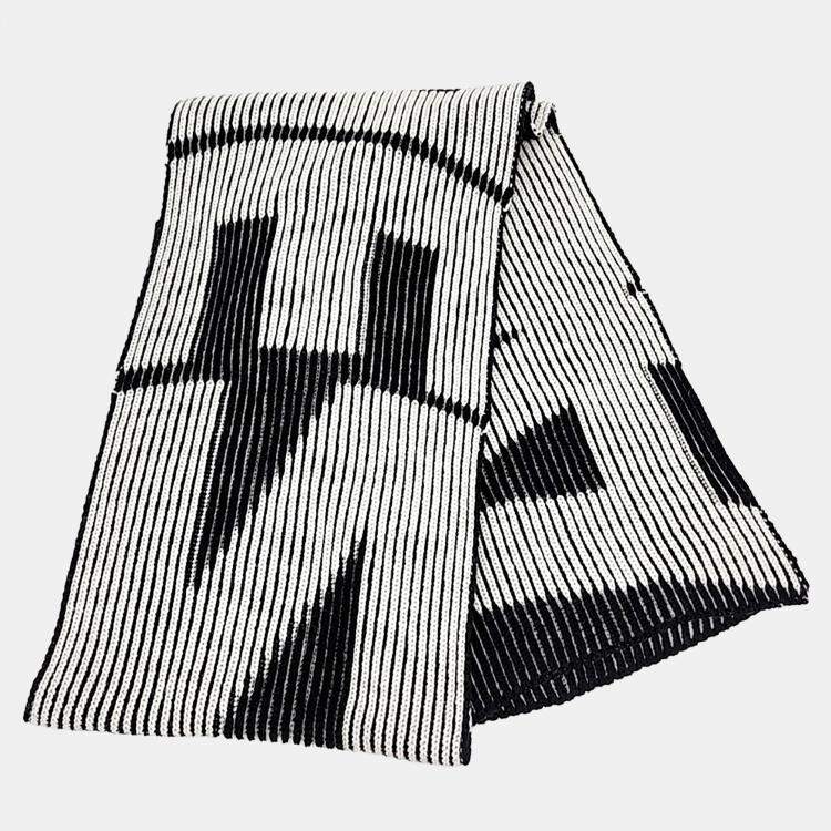 Pre Owned Balenciaga Black/White Wool Muffler