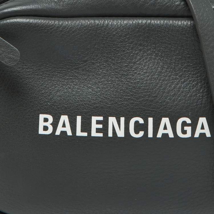 Pre Owned Balenciaga Grey Leather Extra Small Everyday Camera Bag