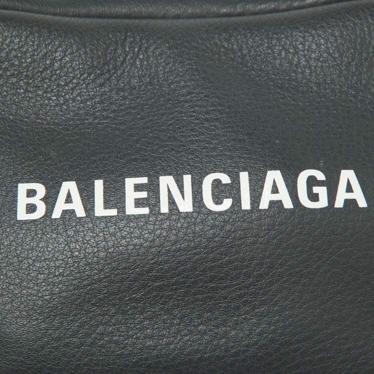 Pre Owned Balenciaga Grey Leather Extra Small Everyday Camera Bag