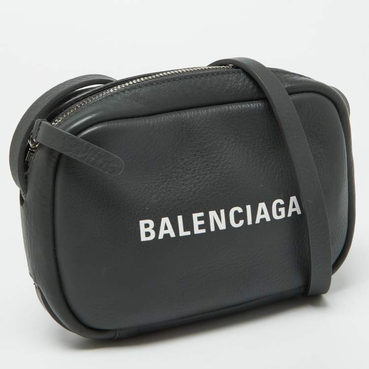 Pre Owned Balenciaga Grey Leather Extra Small Everyday Camera Bag