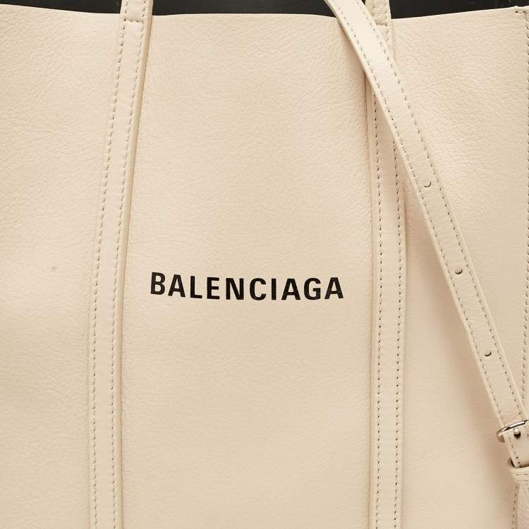 Pre Owned Balenciaga Beige Leather XS Everyday Tote