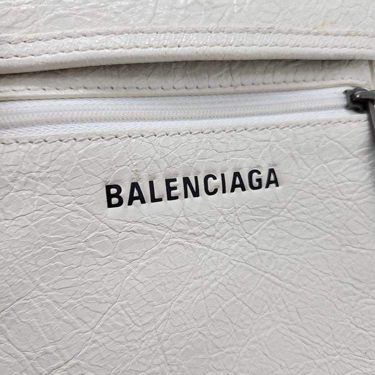 Pre Owned Balenciaga White Leather Explorer Mini Crossbody Bag
