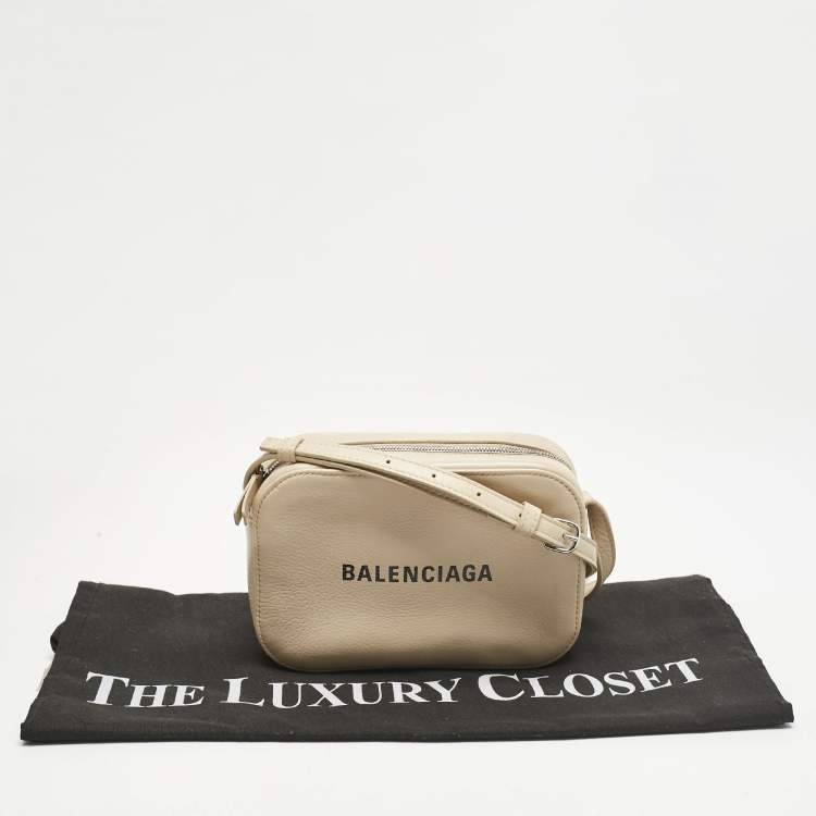 Pre Owned Balenciaga Beige Leather XS Everyday Camera Crossbody Bag