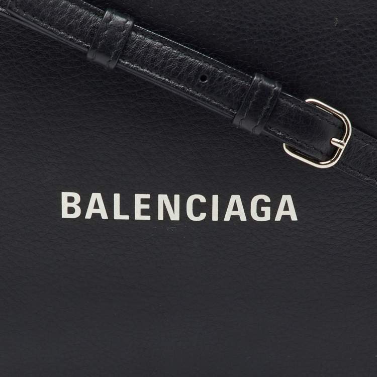 Pre Owned Balenciaga Black Leather Small Everyday Camera Crossbody Bag