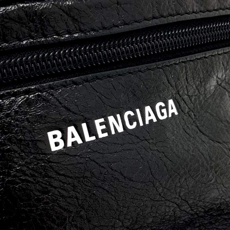 مملوكة مسبقًا Balenciaga Black Leather logo belt bag