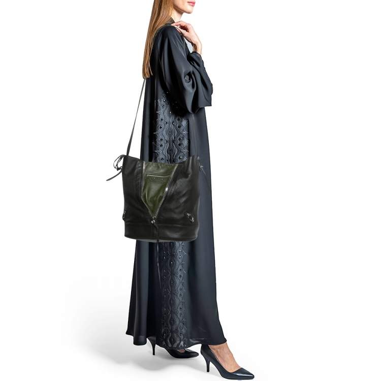 مملوكة مسبقًا Balenciaga Papier Drop Black Leather Bucket Bag
