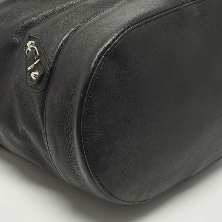 مملوكة مسبقًا Balenciaga Papier Drop Black Leather Bucket Bag