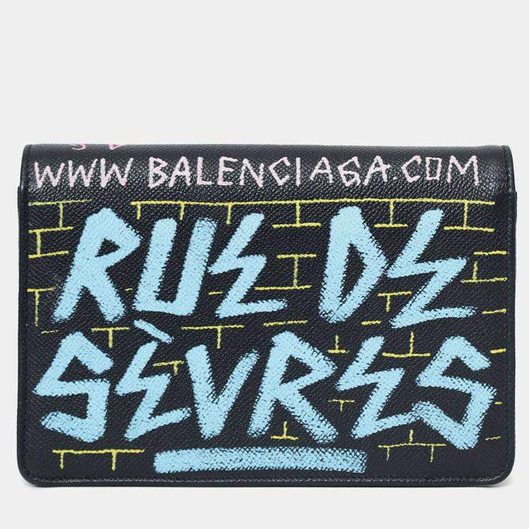 مملوكة مسبقًا Balenciaga Black Leather Graffiti Crossbody Bag