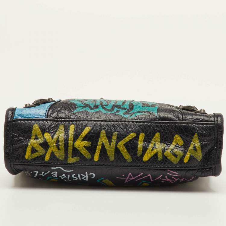 Pre Owned حقيبة كروس بالنسياغا كلاسيك سيتي نانو جلد أسود بطباعة الجرافيتي