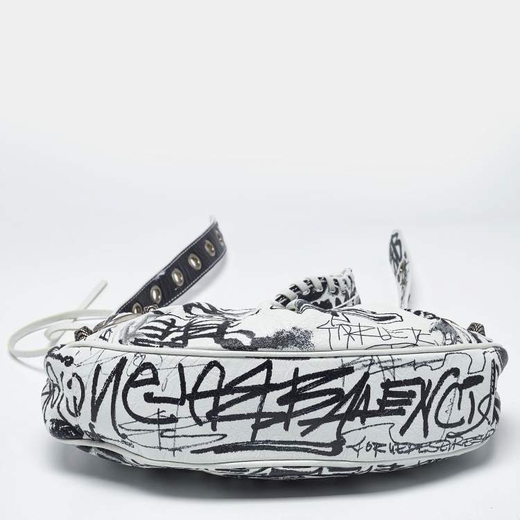 Pre Owned Balenciaga Graffiti Le Cagole XS White Leather Shoulder Bag