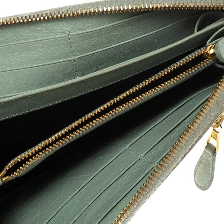 مملوكة مسبقًا Balenciaga Vert D'eau Leather City Zip Around Wallet