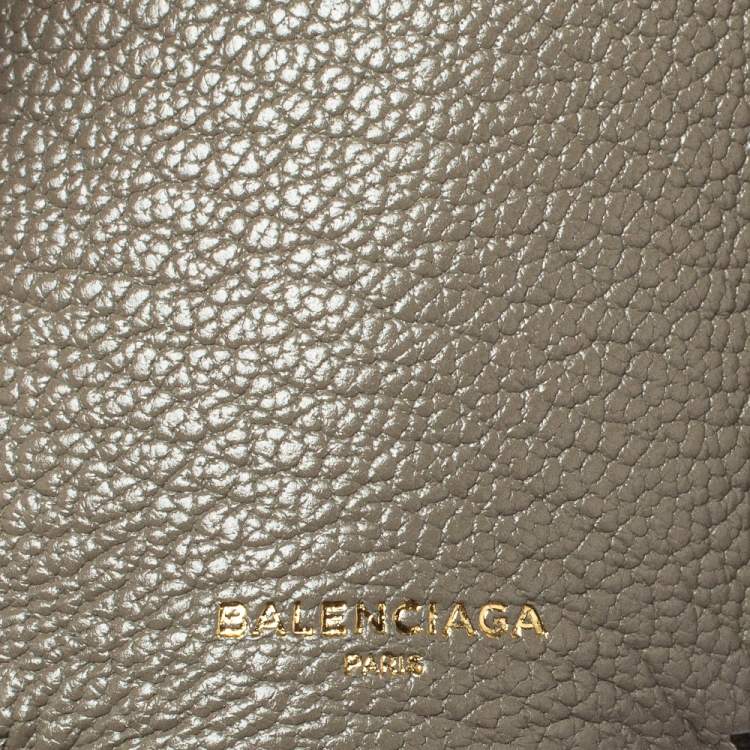 مملوكة مسبقًا Balenciaga Gris Taupe Leather Mini Metallic Edge Wallet